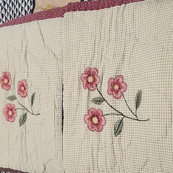 2 homemade quilt shams - Picture 5 of 5